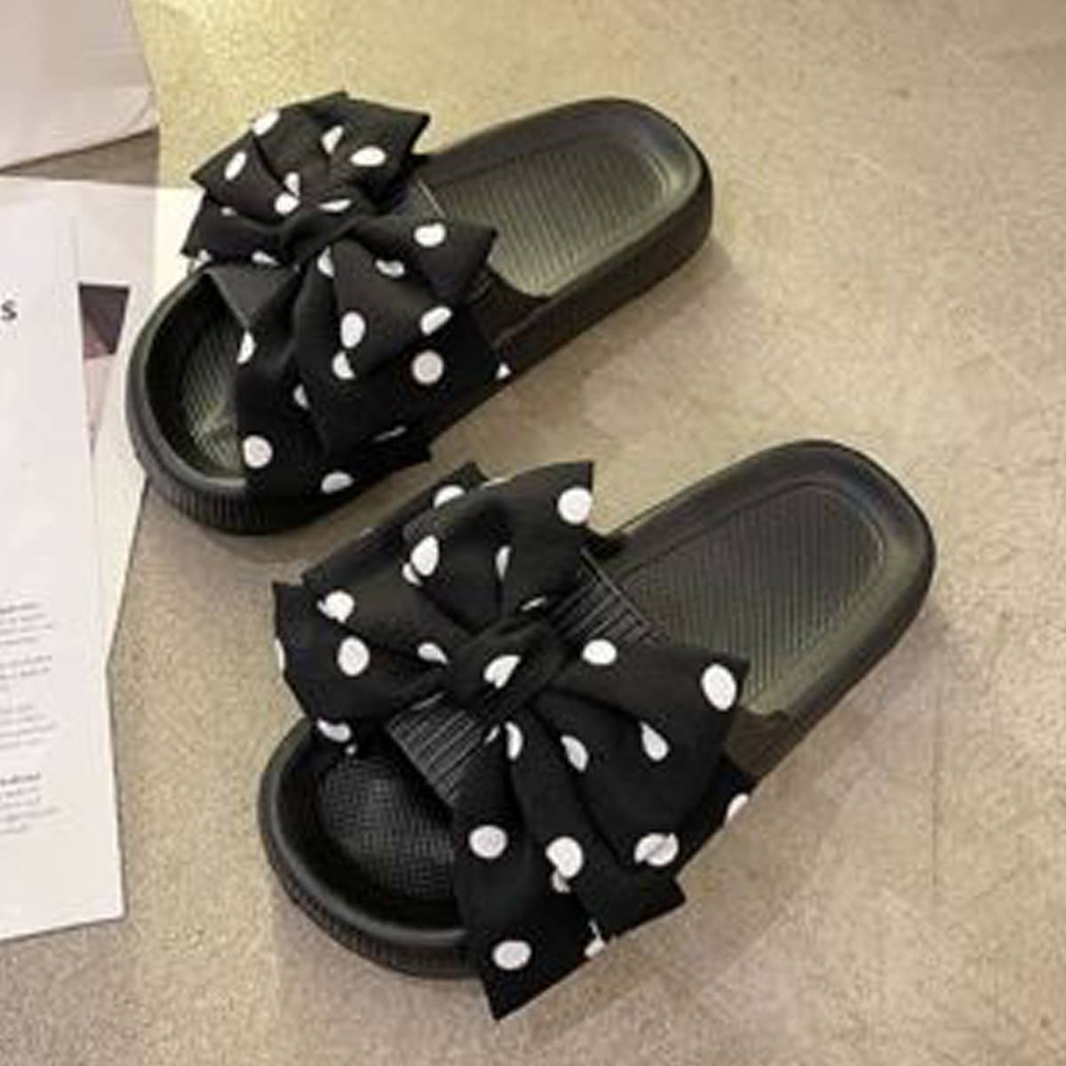STYLISH THICK SOLED CUTE POLKA DOT BOW SLIPPERS_CWSHS0639