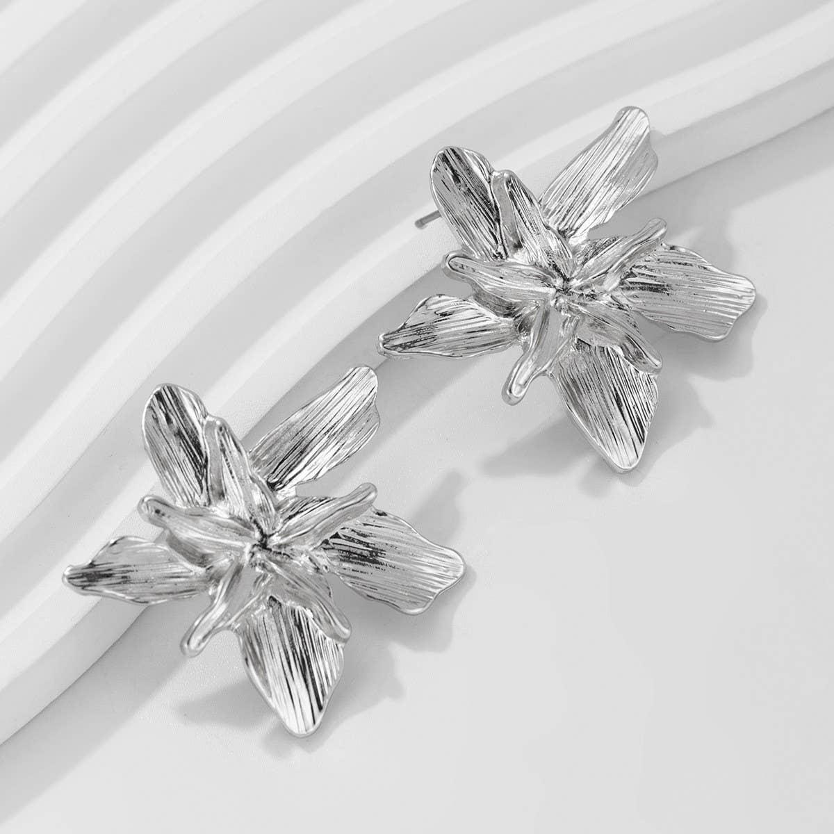 SIMPLE EARRINGS FOR WOMEN RETRO LEAF EARRINGS_CWMM3200