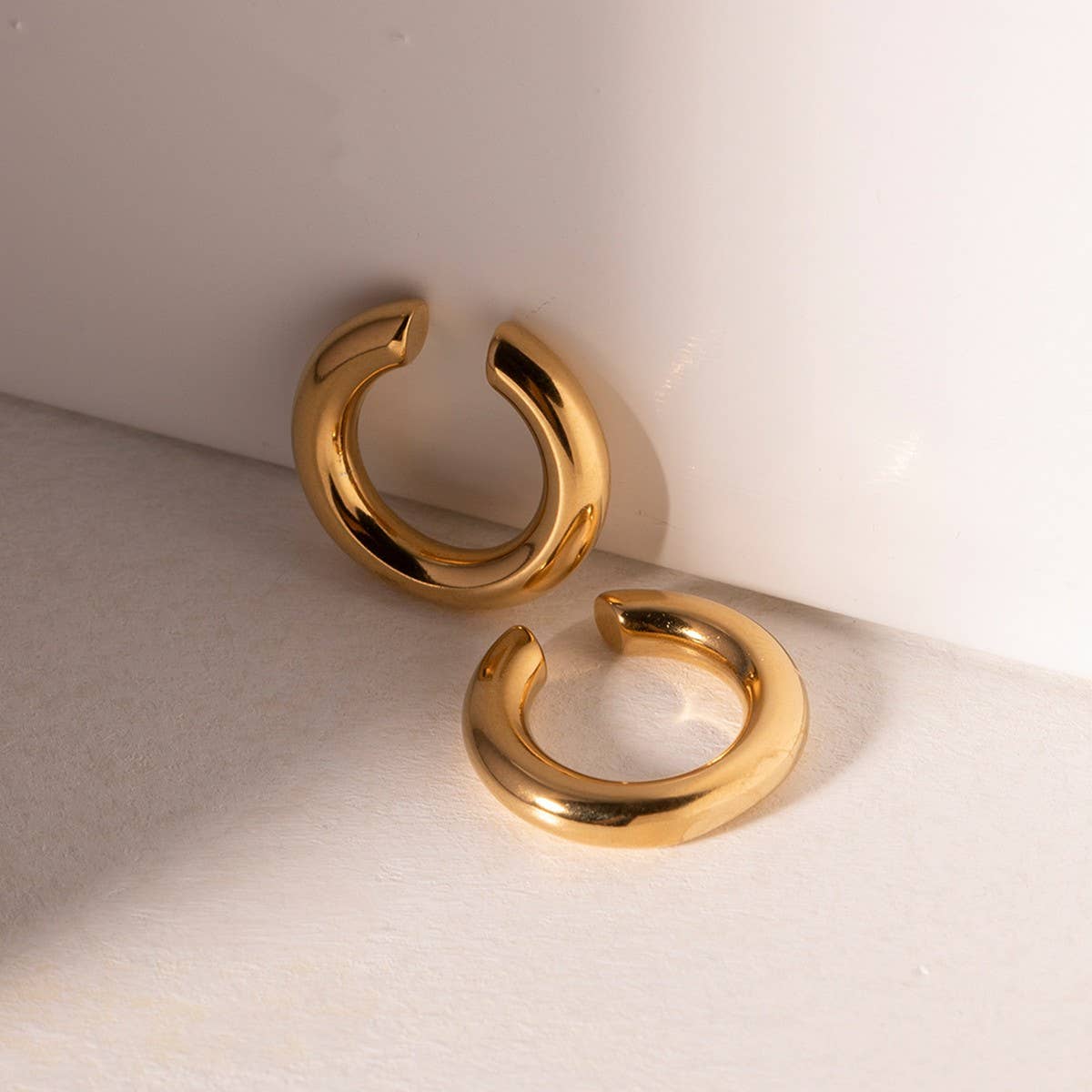 FASHIONABLE AND ELEGANT GOLD SIMPLE EARRINGS_CWASC1646