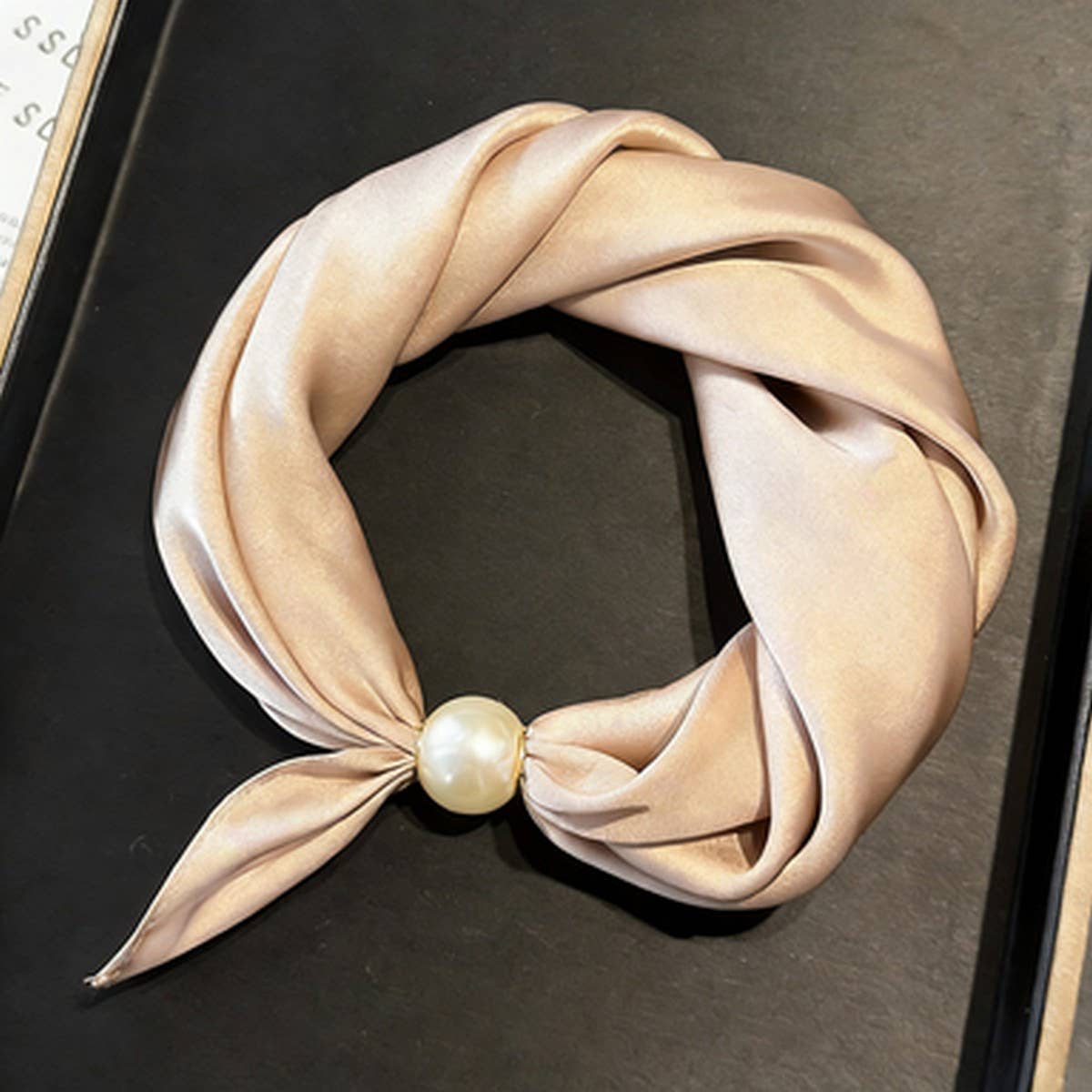 Ivory Pearl Magnetic Skinny Neck Scarf_Cwasc03933