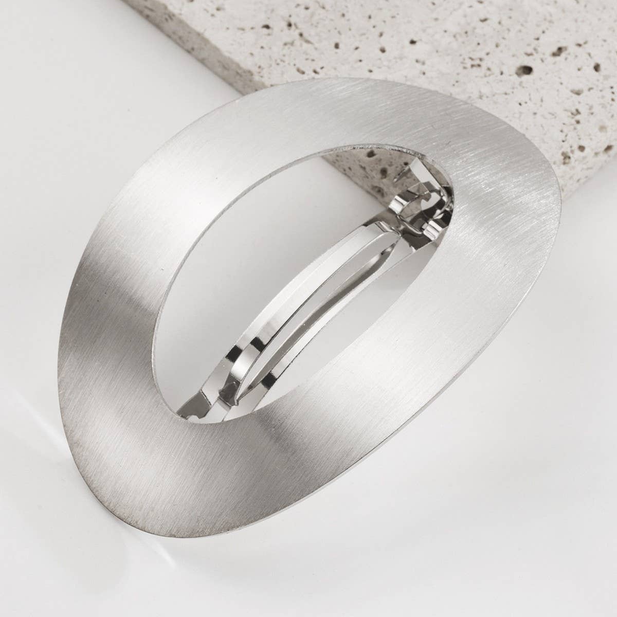 MINIMALIST METAL OVAL GEOMETRIC SPRING HAIR CLIP_CWAHA6204