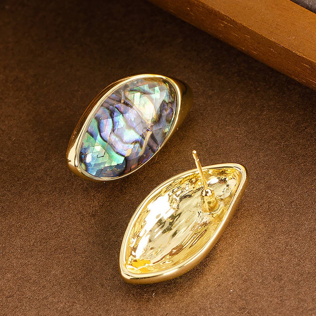 FASHIONABLE COLORFUL ABALONE EARRINGS WITH PEARLS_CWMM4303