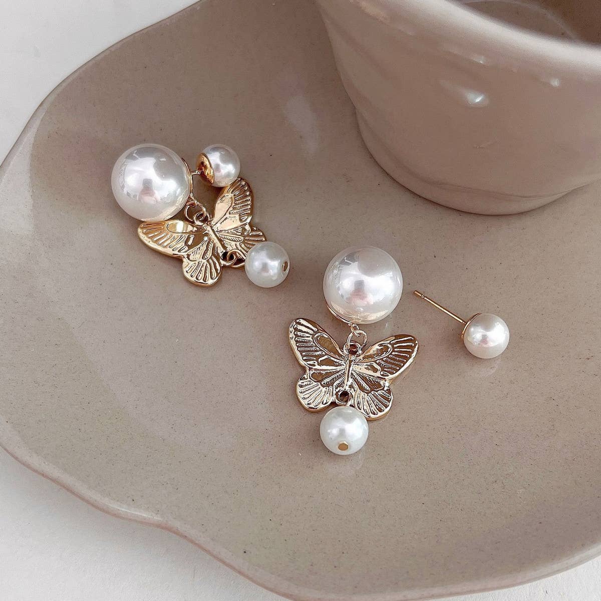 PEARL BUTTERFLY TASSEL EARRINGS_CWAJE2037
