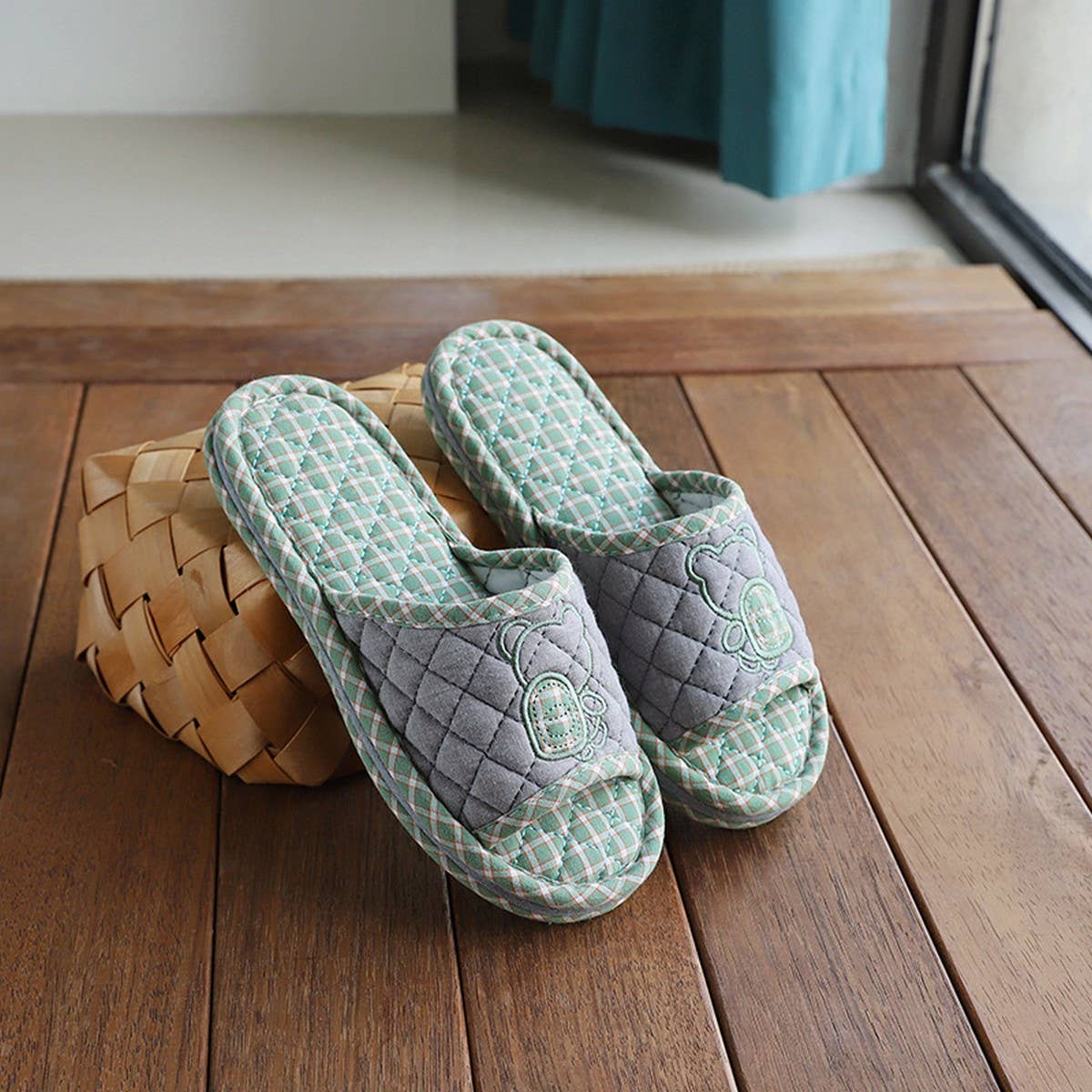 CARTOON BACKPACK COUPLE SLIPPERS WITH GRIP SOLE_CWSHF0205