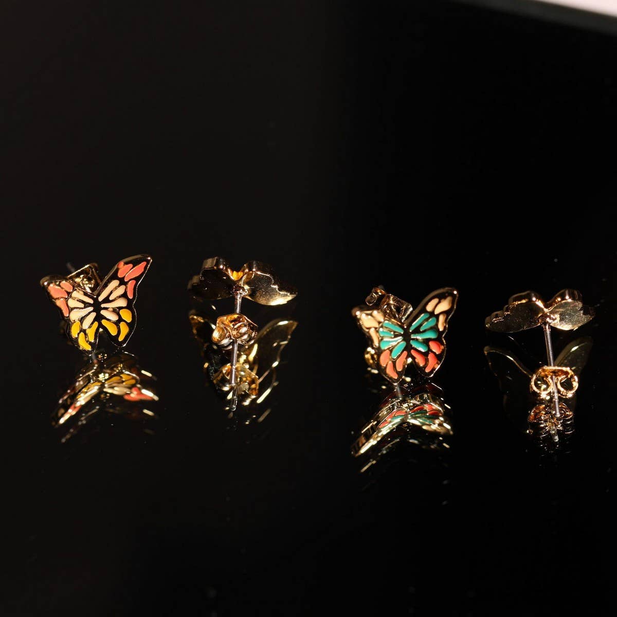RETRO EXAGGERATED BUTTERFLY ELEMENT EARRINGS_CWMM5517