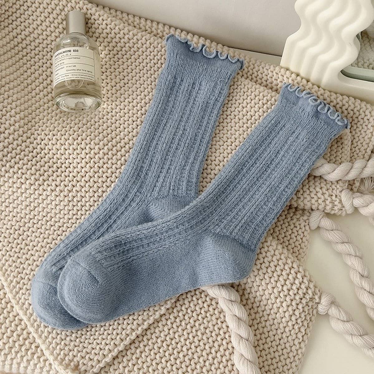 Warm Solid Color Ruffled Cute Mid-Calf Socks_Cwms1070