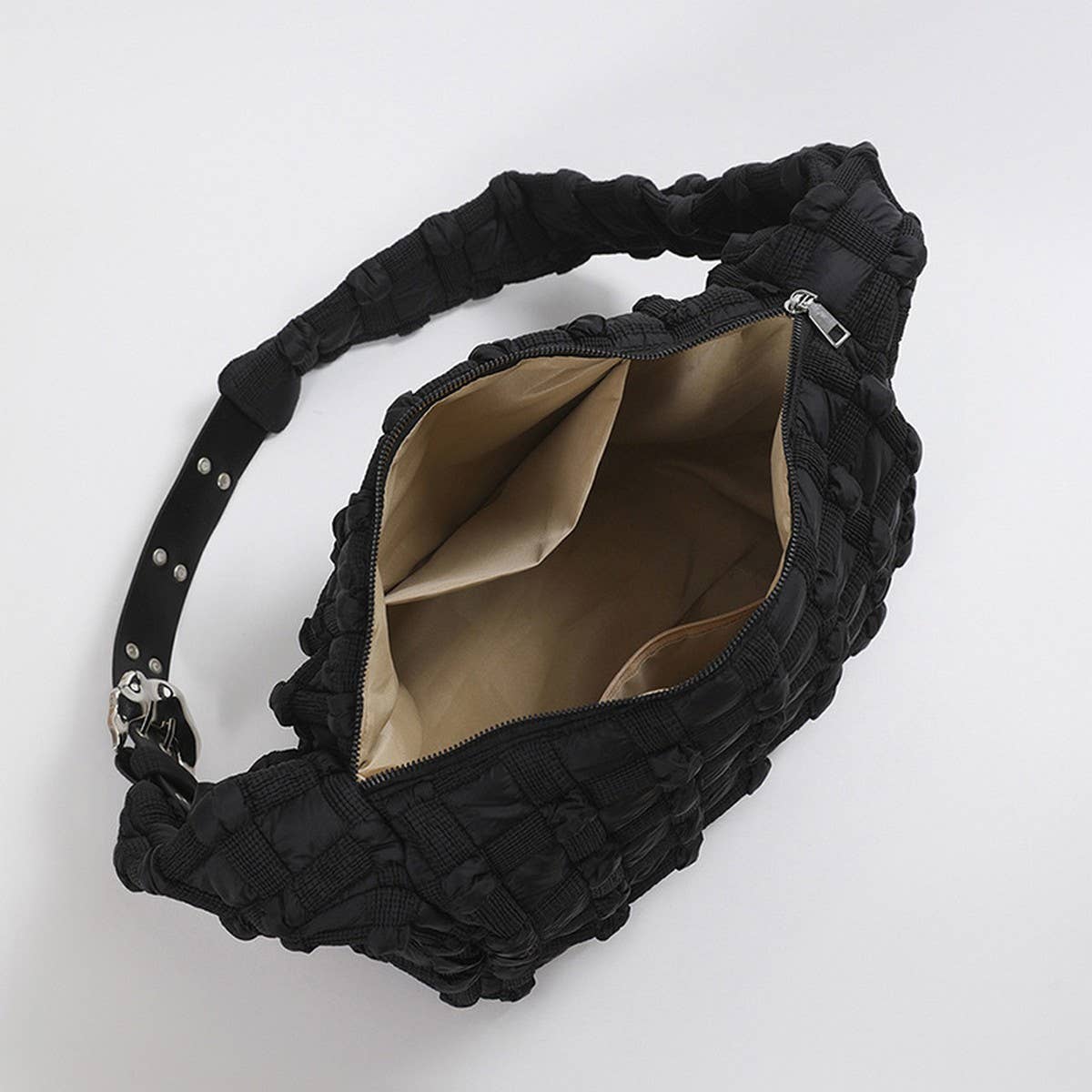 QUILTED CLOUD SHOULDER CROSSBODY BAG_CUAB00489