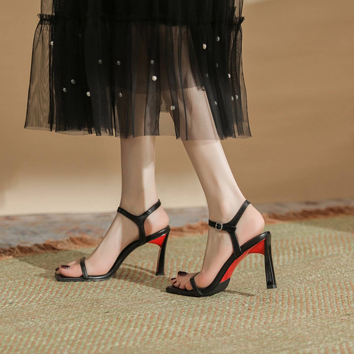 BLACK MINIMALIST SQUARE HEADED LADIES HEELS_CWSHH0021