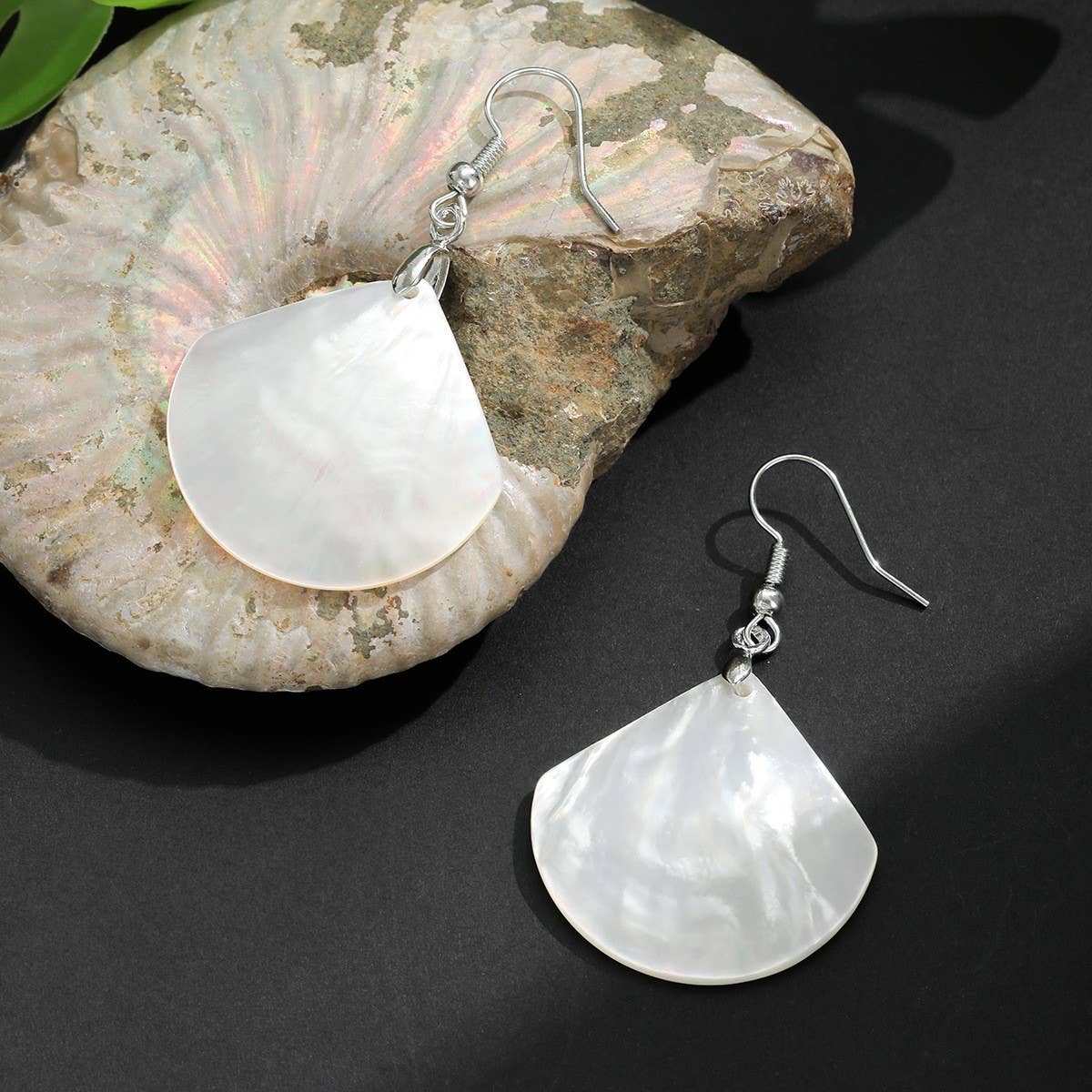 NEW FAN SHAPE NATURAL WHITE SHELL EARRINGS_CWMM4277