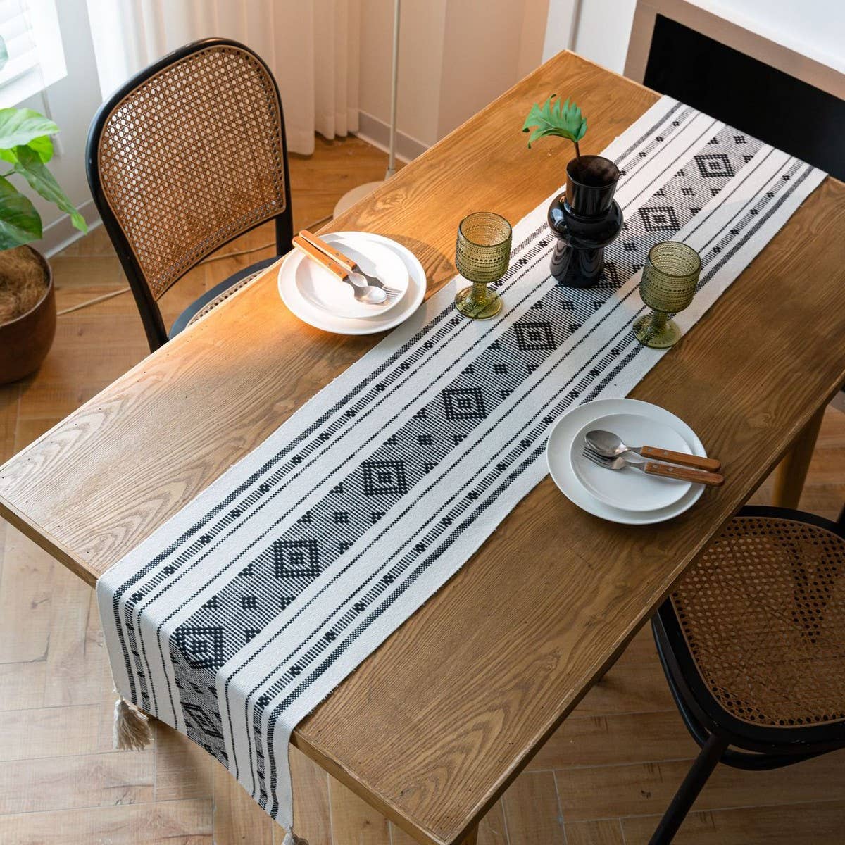 GEOMETRIC TASSEL HOLIDAY TABLE RUNNER_CWMM0994