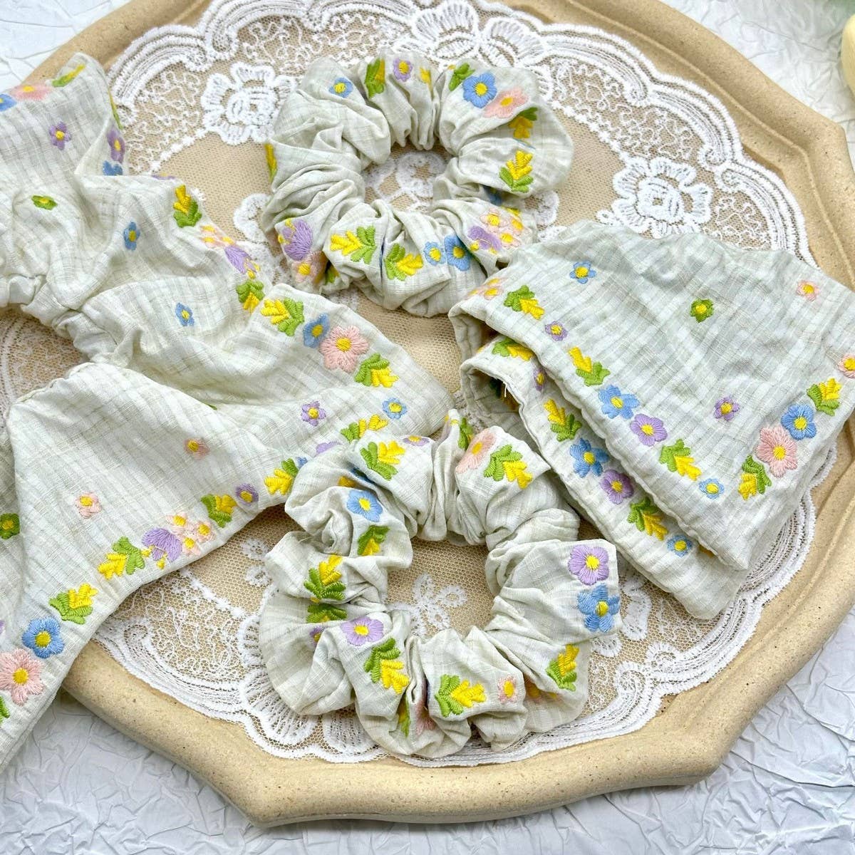 DOUBLE SIDED EMBROIDERED FLOWER HEADBAND_CWAHA3694