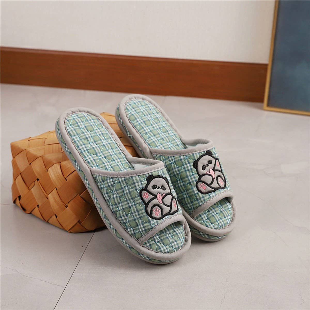 THICK COTTON SOFT SOLE PANDA SLIPPERS_CWSHF0203