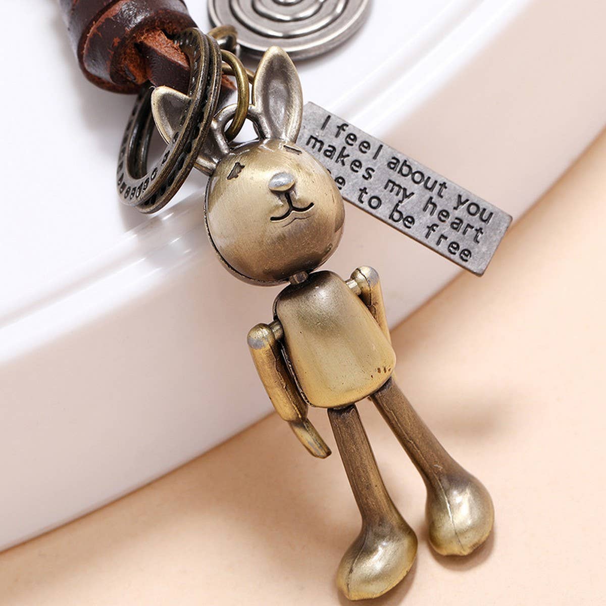 MOVABLE CARTOON ROBOT LEATHER KEYCHAIN_CWMM4709
