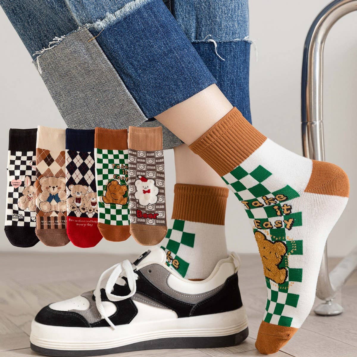 CARTOON BEAR CHECKERBOARD MIDDLE TUBE SOCKS_CWMS1389