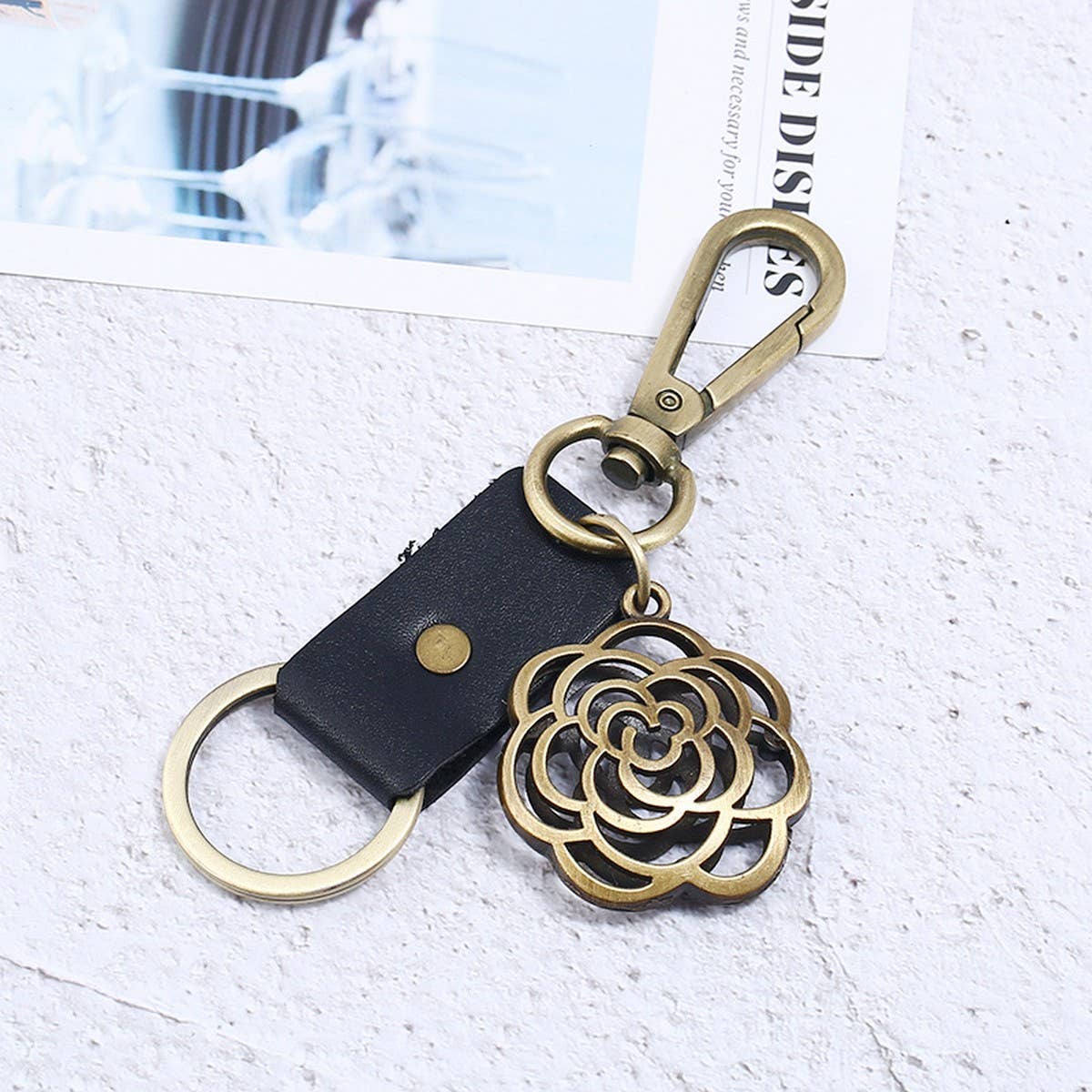 CREATIVE BRONZE ROUND FLOWER COWHIDE KEYCHAIN_CWMM5039