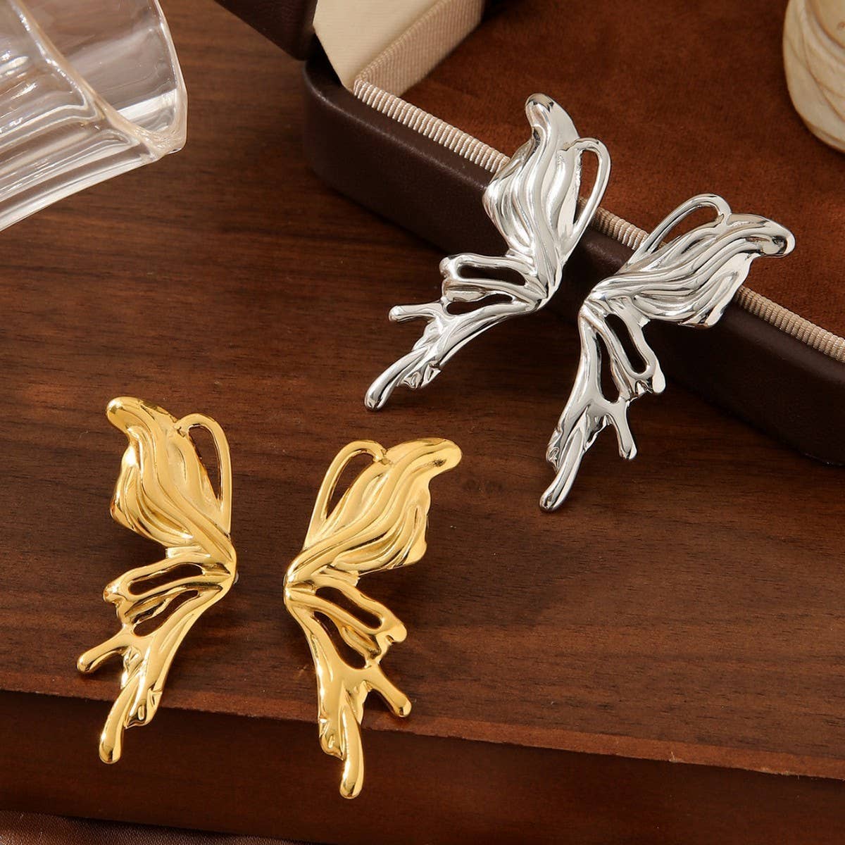 BUTTERFLY 3D 18K GOLD ASYMMETRICAL EARRINGS_CWMM3616