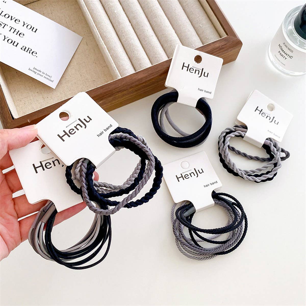 SIMPLE DURABLE AND TRACELESS HAIR TIES_CWAHA1124