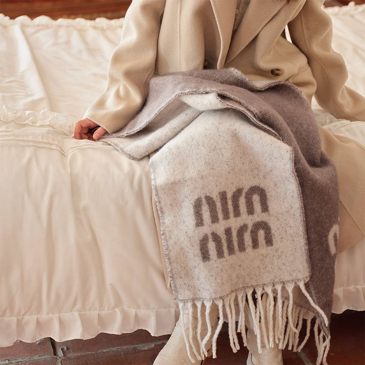 LETTER JACQUARD WOOL BLEND REVERSIBLE SCARF_CWASC2312