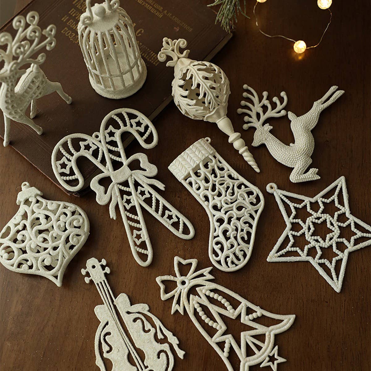 White Plastic Reindeer Star Christmas Tree_Cwmm9687