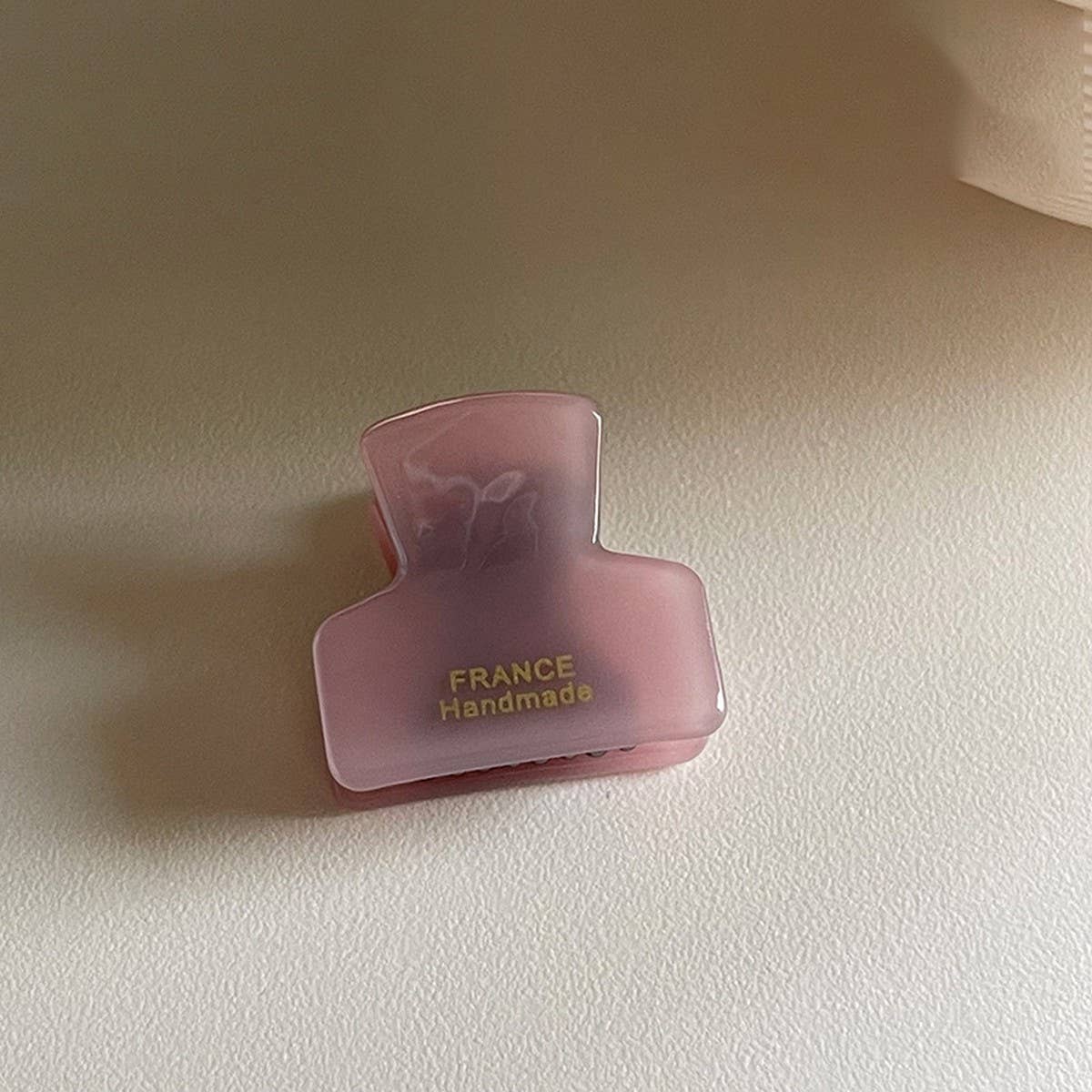 MINIMALIST GOLD TONE MINI TORTOISE HAIR CLAW_CWAHA4016