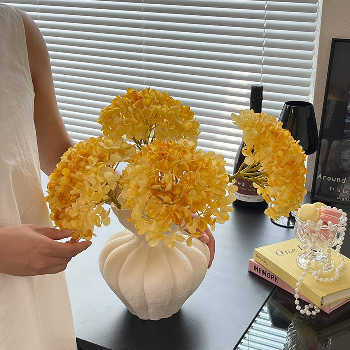 AUTUMN VINTAGE SINGLE STEM BURNT EDGE HYDRANGEA_CWMM6480