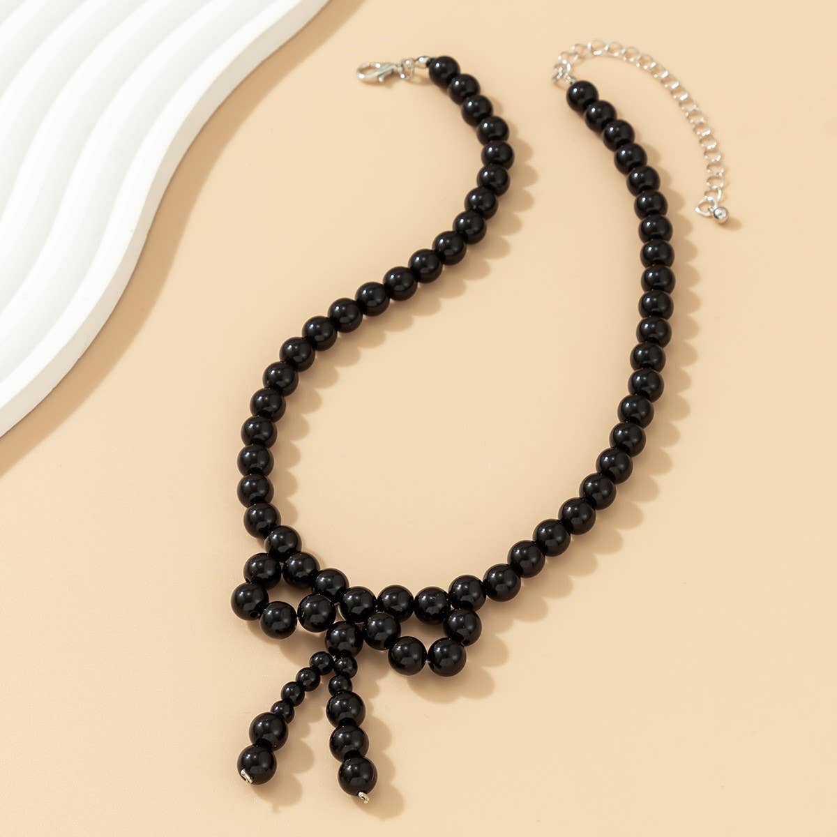 IMITATION PEARL BEADED NECKLACE WITH PEARL BOW_CWAJE1163