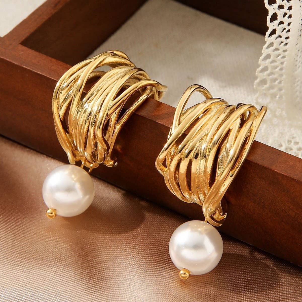 Wrapped Geometric Titanium Earrings_Cwmm3604