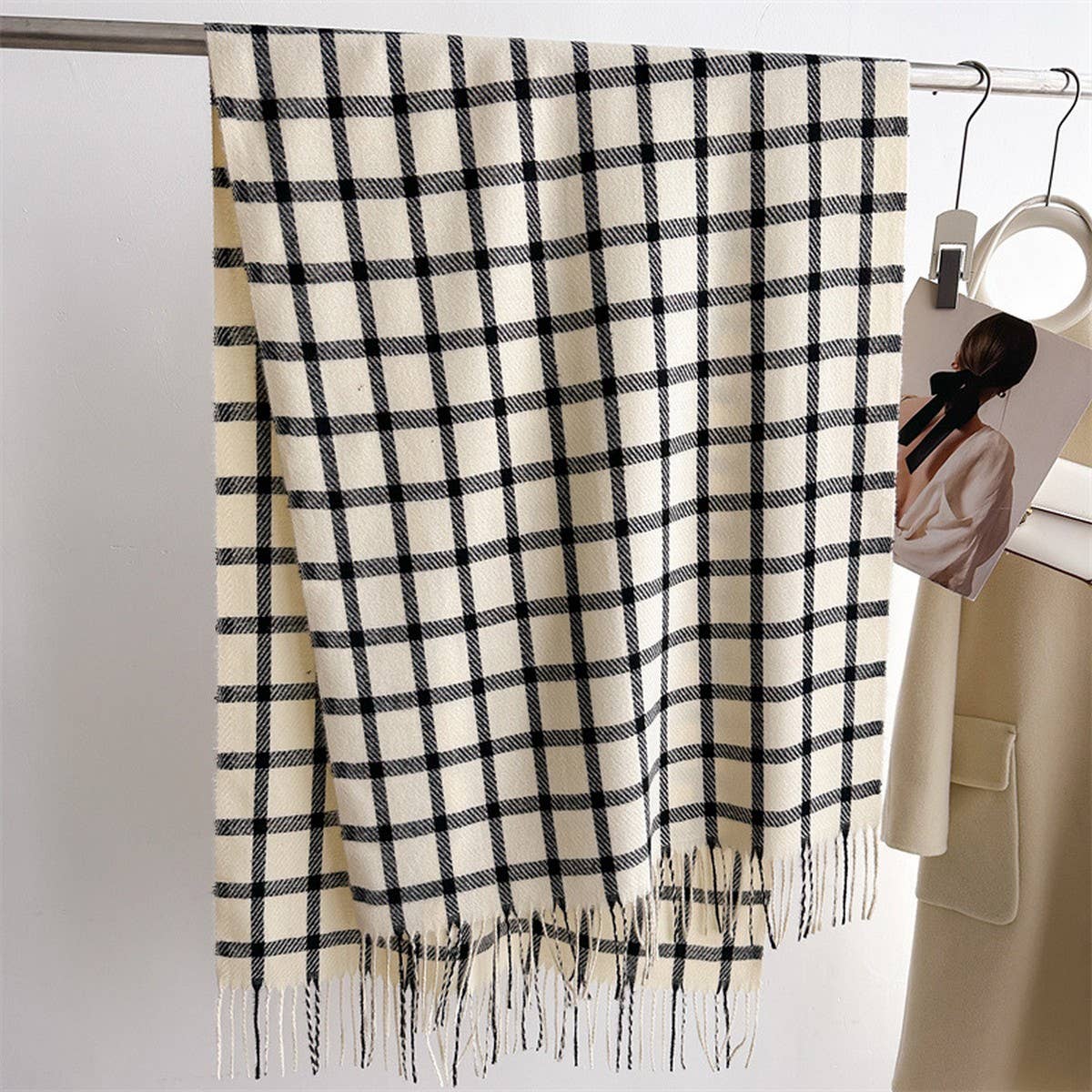 Warm Plaid Wrap Scarf With Soft Fringe Trim_Cwasc2747
