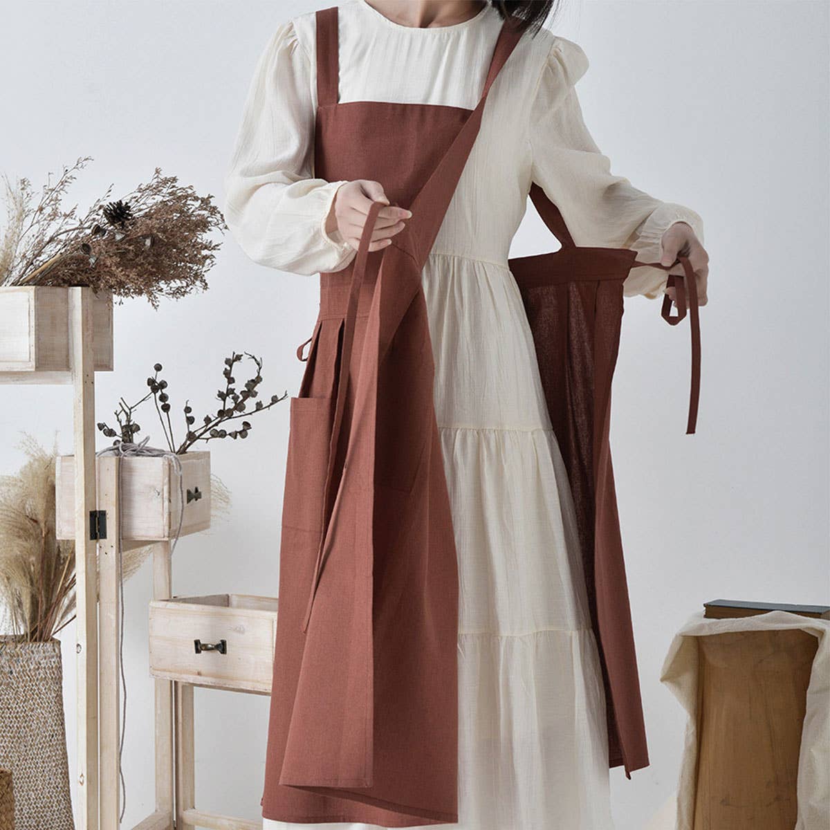 COTTON SOLID COLOR ADJUSTABLE APRONS WITH POCKETS_CWMM3298