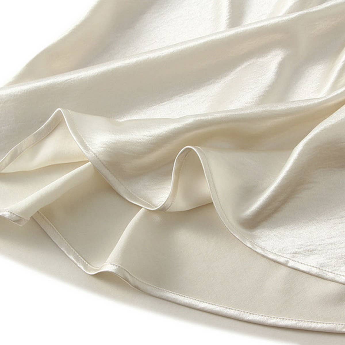 ELEGANT PLEATED SATIN FISHTAIL SKIRT_CWBMS0287