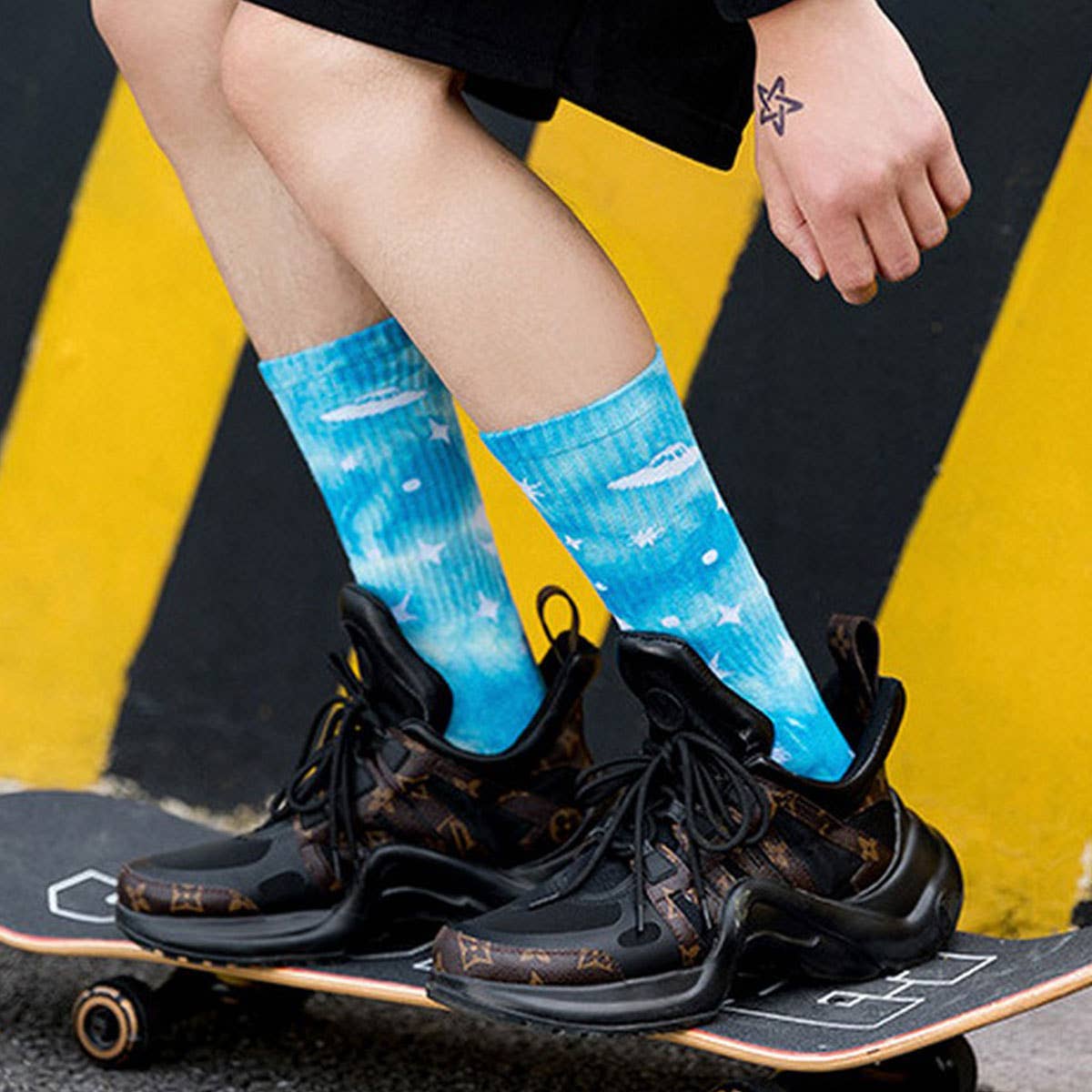 Universe Printed Tie Dyed Fashion Crew Socks_Cwms123