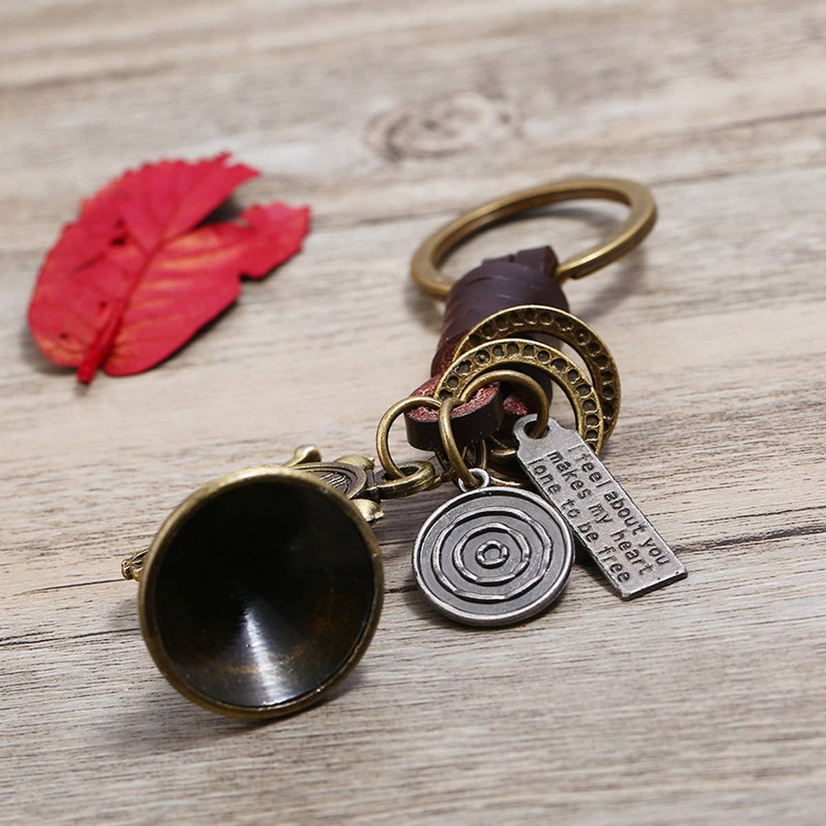 HAND WOVEN CAR PENDANT HORN COWHIDE KEYCHAIN_CWMM5021