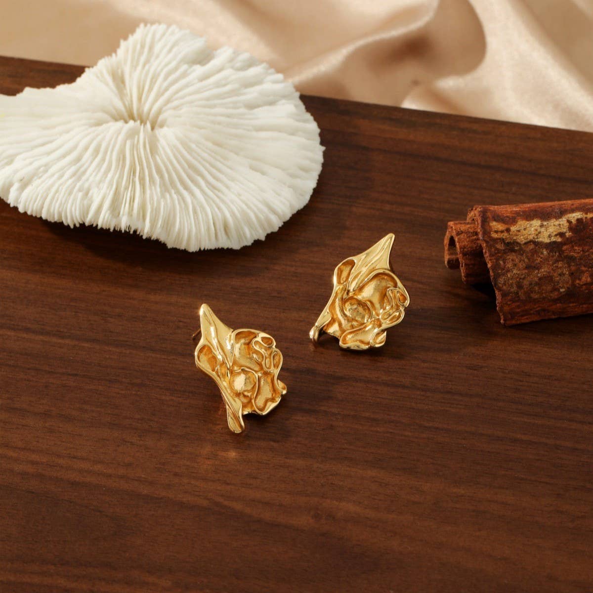 18K CORAL STAINLESS STEEL HEART EARRINGS_CWMM3649