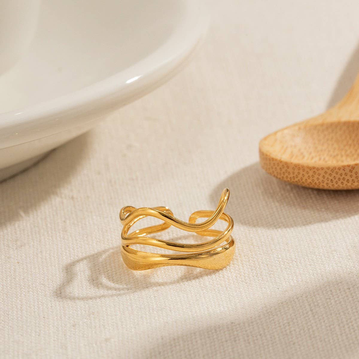 18K GOLD PLATED MULTI LAYERED WATER RIPPLE RING_CWAJE1239