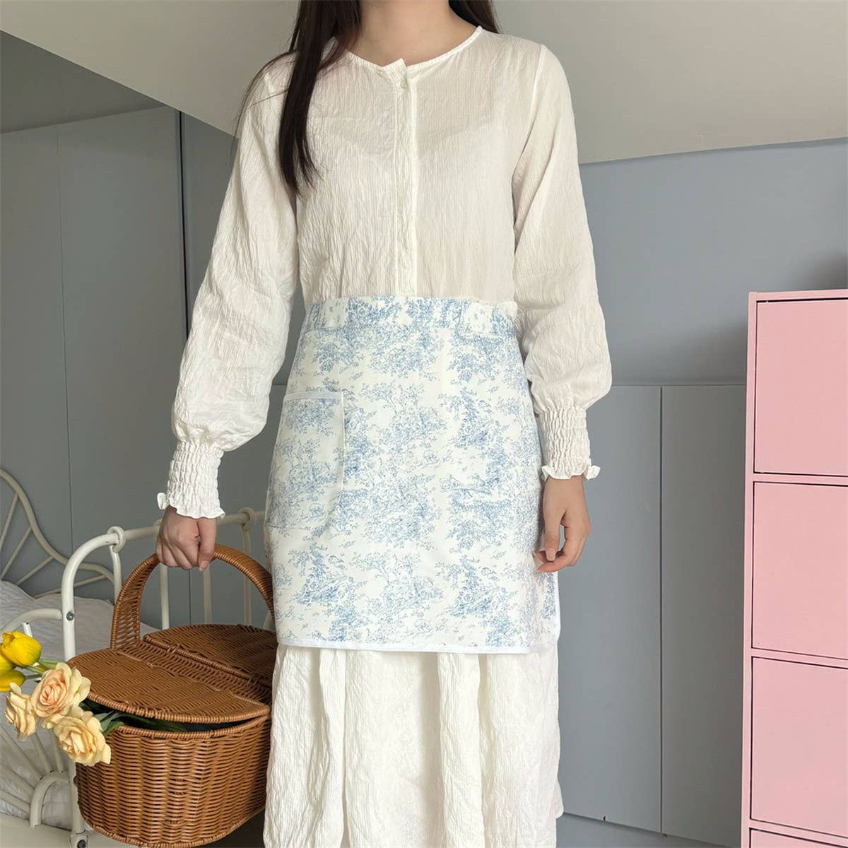 INK AND WATERPROOF AND OIL RESISTANT BLUE APRON_CWMM5810