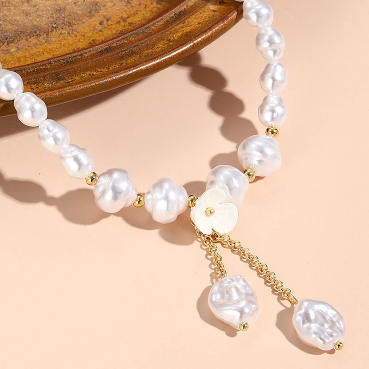 FAUX PEARL CHARM PENDANT NECKLACE_CWAJE0438