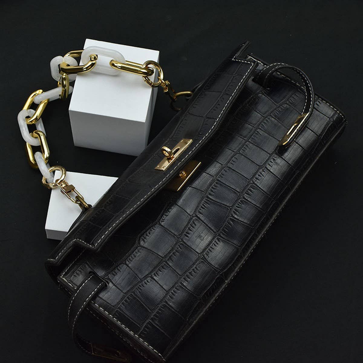 11 81ACRYLIC CHAIN HANDLE MULTI COLOR BAG STRAP_CWMM5090