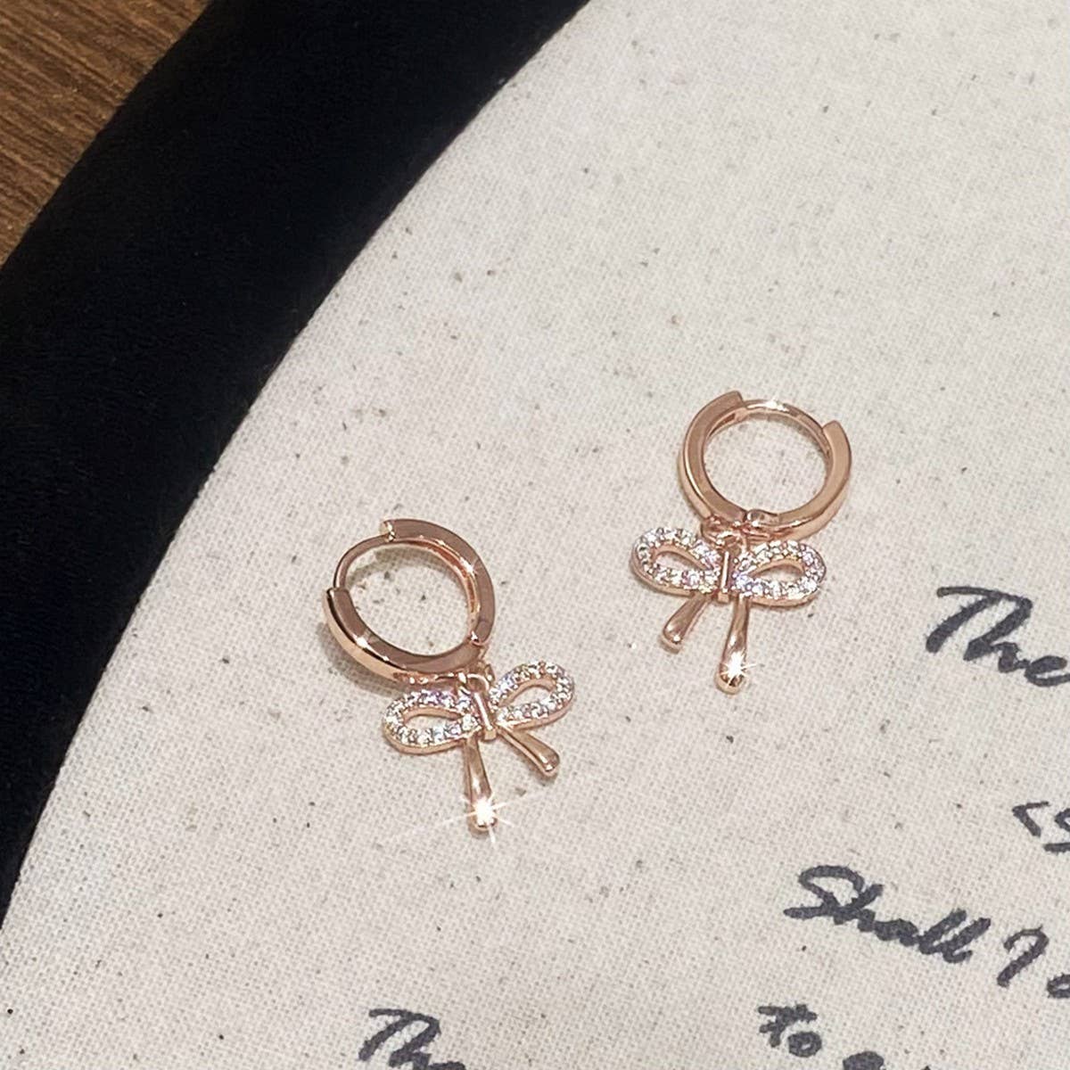 SIMPLE AND EXQUISITE MICRO INLAID BOW EARRINGS_CWAJE3008