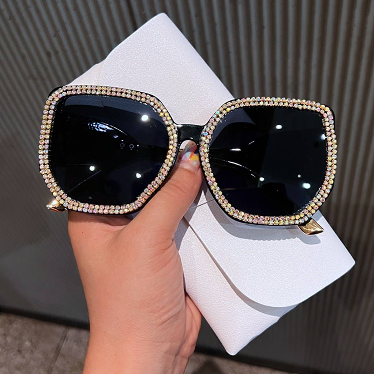 FASHIONABLE LARGE SQUARE FRAME SUNGLASSES_CWASG0819