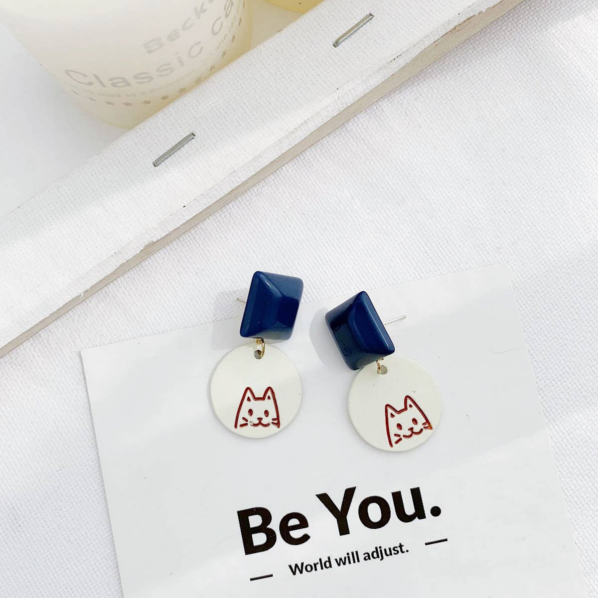 SIMPLE KLEIN BLUE CUTE CAT EARRINGS_CWAJE1645