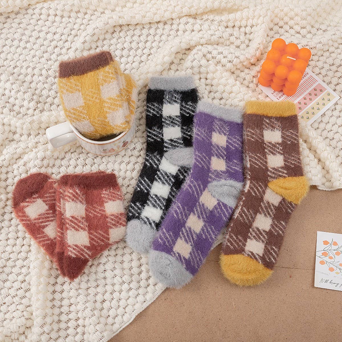 MID TUBE WINTER WARM PLUSH SLEEPING SOCKS_CWMS0969