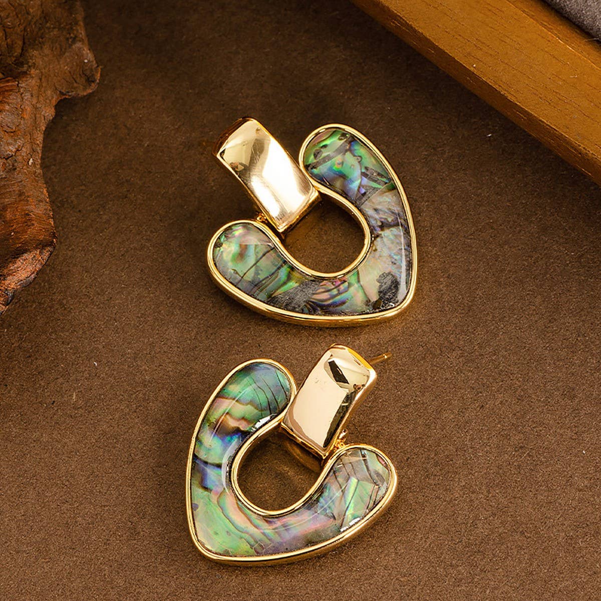 ABALONE SHELL HEART PENDANT EARRINGS_CWMM4302