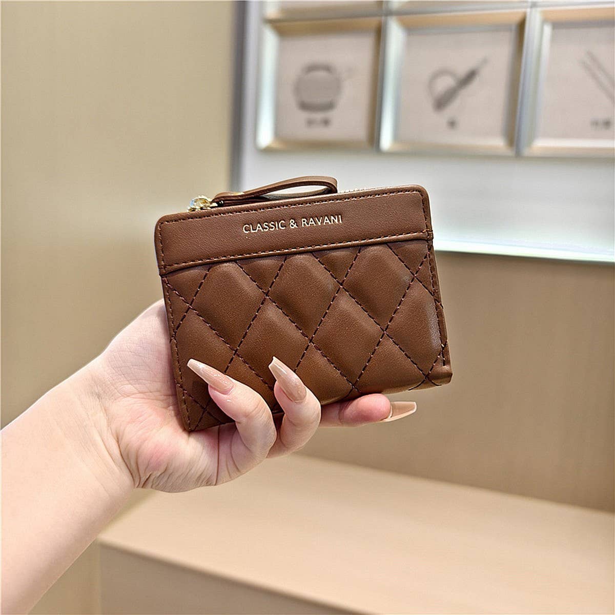 Minimalist Quilted Bifold Wallet With Card Slots_Cwab06231
