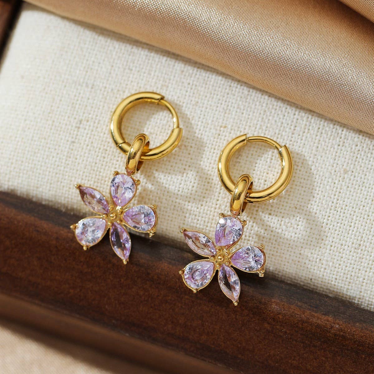 LIGHT LUXURY SIMPLE ZIRCON FLOWER EARRINGS_CWMM3610