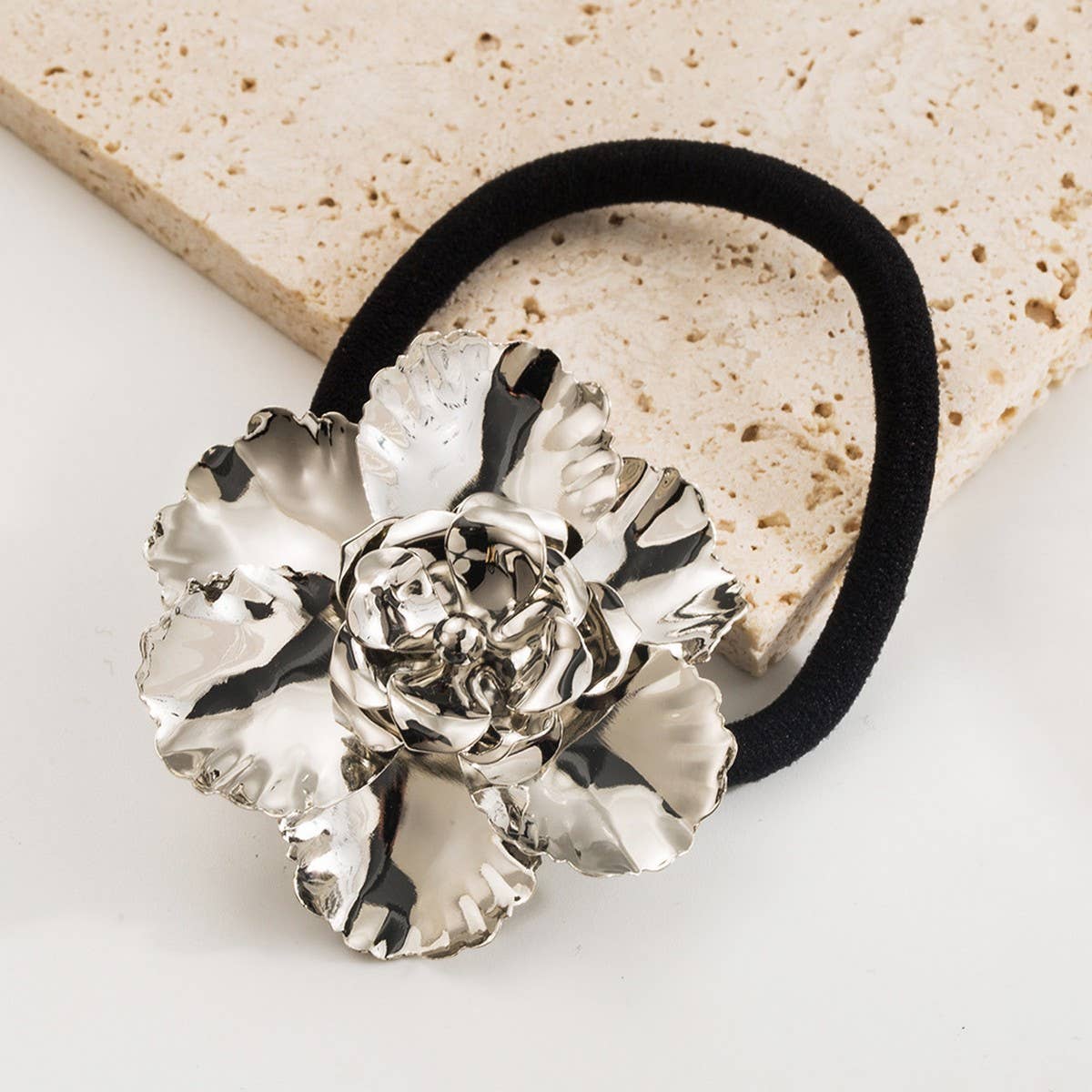MINIMALIST METAL FLOWER LOW PONYTAIL HAIR TIE_CWAHA6170