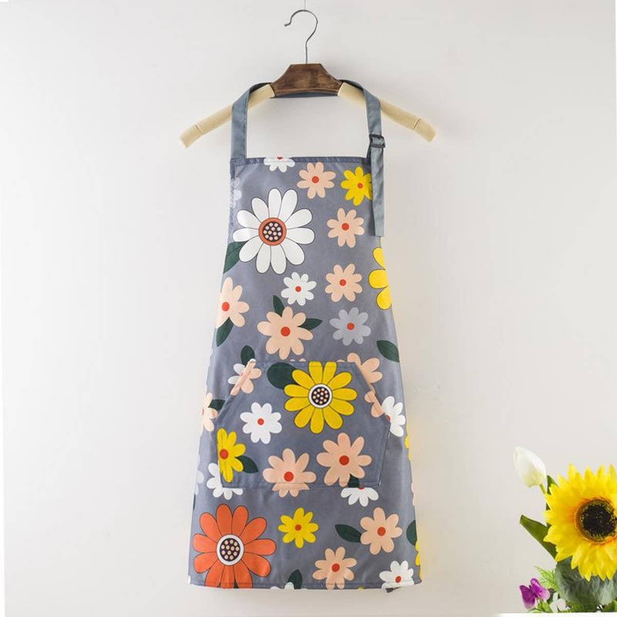 CHRYSANTHEMUM PRINT WATERPROOF APRONS WITH POCKETS_CWMM2030