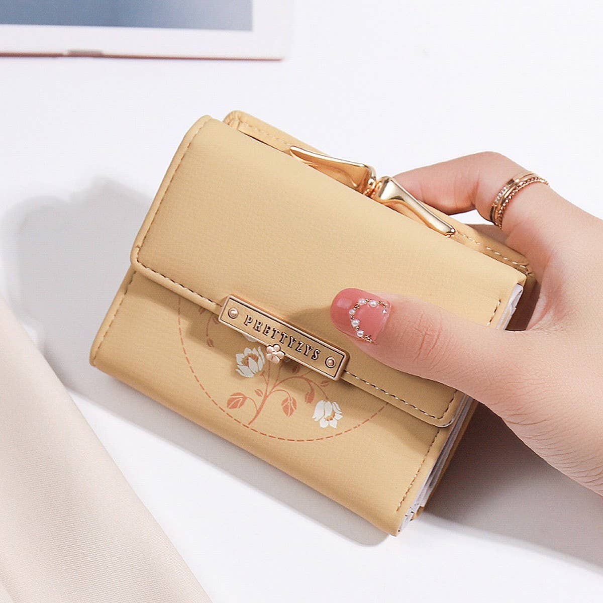Floral Mini Trifold Wallet With Snap Button_Cwab06220