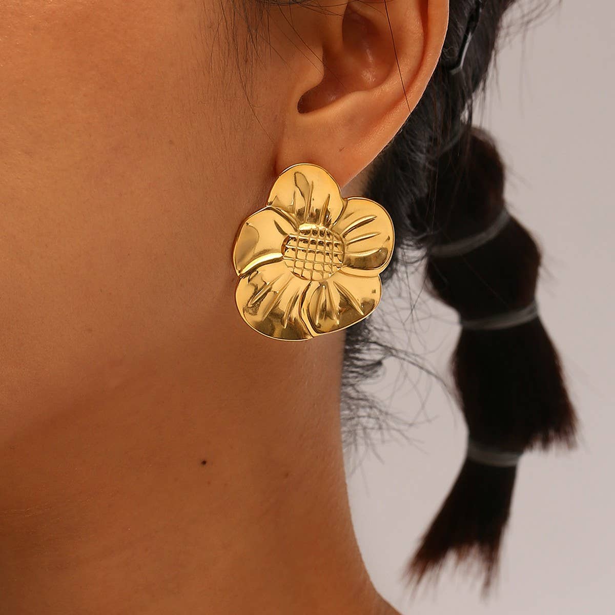 18K GOLD PLATED STEEL SUNFLOWER STATEMENT EARRINGS_CWMM8926