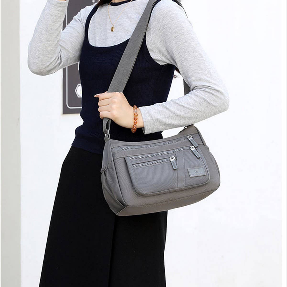 LARGE CAPACITY MULTI COMPARTMENT SHOULDER BAG_CWASC1780