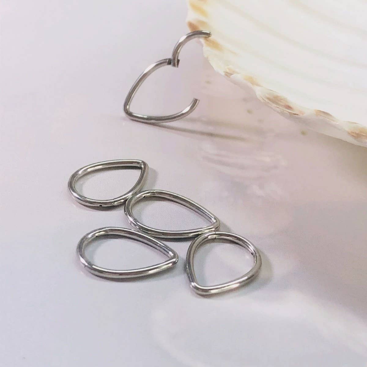 TEARDROP GEOMETRIC NOSE RING IN STAINLESS STEEL_CWMM9541